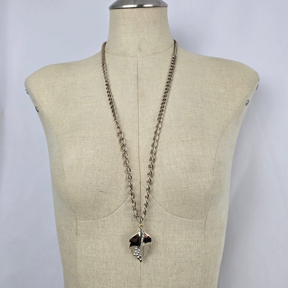 Vintage Avon Gold Tone Leaf Pendant Chain Necklace